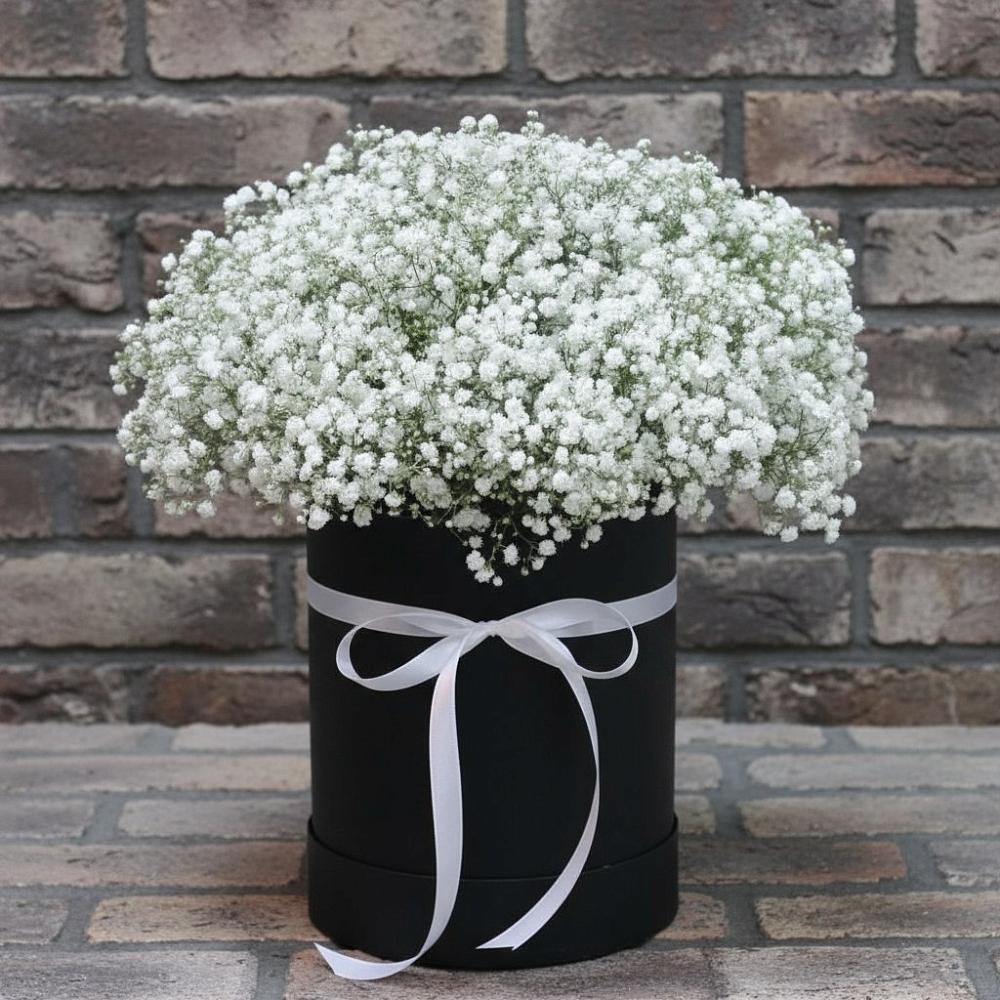 Цветочная композиция из Гипсофила в шляпной коробке в Клементьево