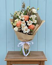 Букет цветов из:  Альстромерии, Лизиантусы, Розы и Хризантемы в Клементьево