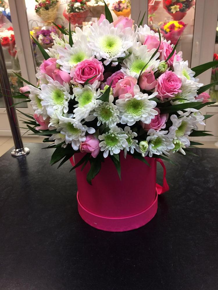 Цветочная композиция из Розы и Хризантемы в шляпной коробке в Клементьево