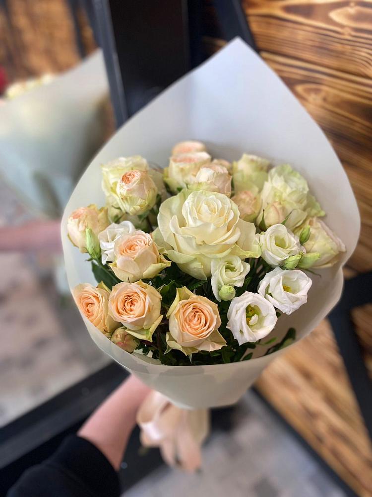 Букет цветов из: Розы и Лизиантусы в Клементьево